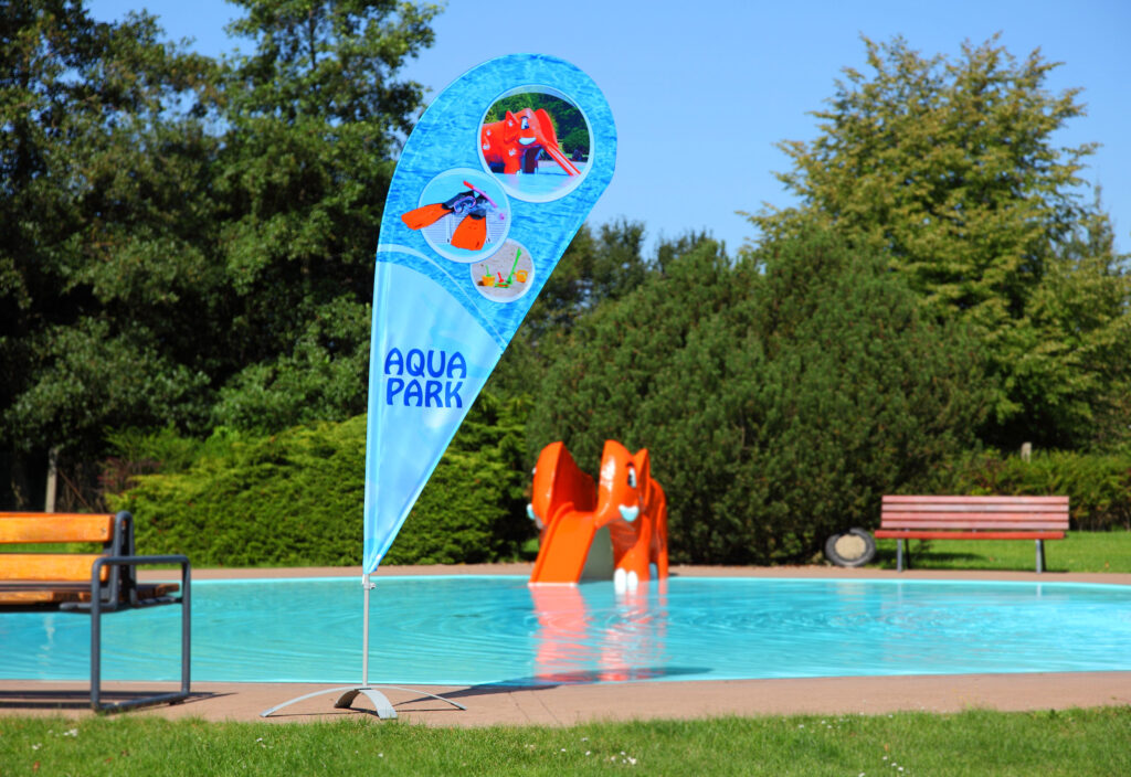 Bowflag in Tropfenform im Aquapark