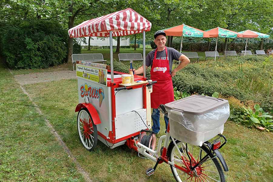 Eiswagen auf dem Firmengelände